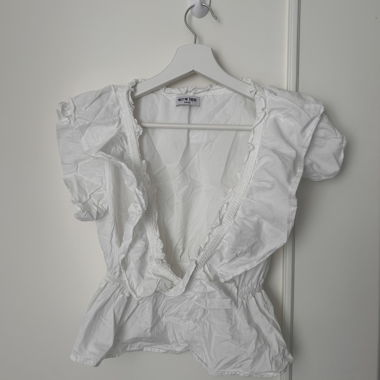 White ruffle short-sleeve top