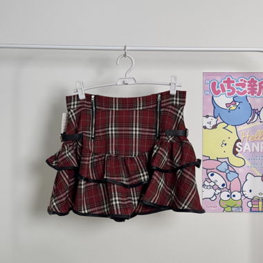 red plaid skirt/skort