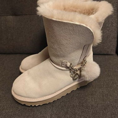 UGG roses avec pendentif