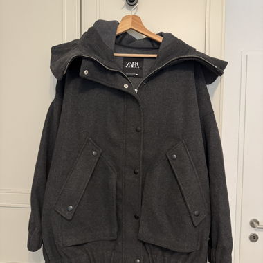 Zara Dark Grey Kapuzenjacke