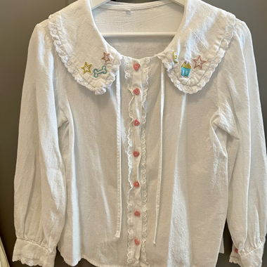 Weisse bestickte Bluse
