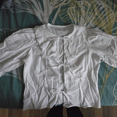 Blouse blanche avec broderies