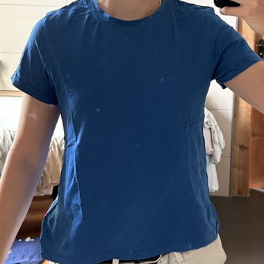 Blaues T-Shirt