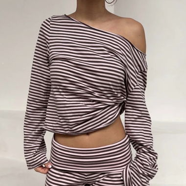 Maglia a maniche lunghe NOM off-shoulder strawberry chocolate