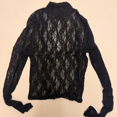 Haut noir mignon pour sortir