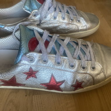 Silberne Star-Sneaker