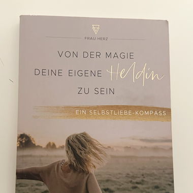 Buch VON DER MAGIE DEINE EIGENE ZU SEIN