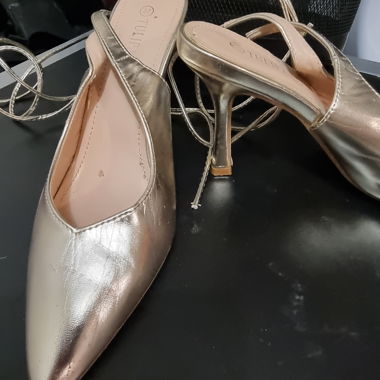 Escarpins slingback à effet tulipe