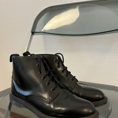 Dr. Martens 