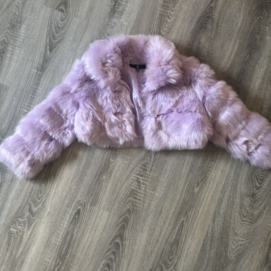 Giacca corta in ecopelliccia rosa