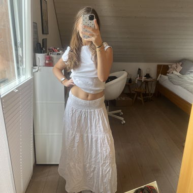Jupe maxi blanche avec taille smockée