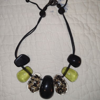 Collana con pendente in resina Sobral