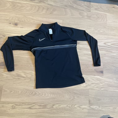 Pull Nike performance