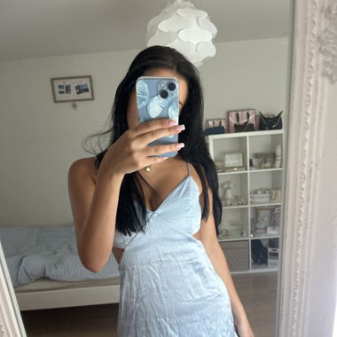 süsses hellblaues Seiden-Sommerkleid