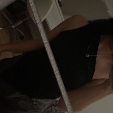 haut noire sans manches