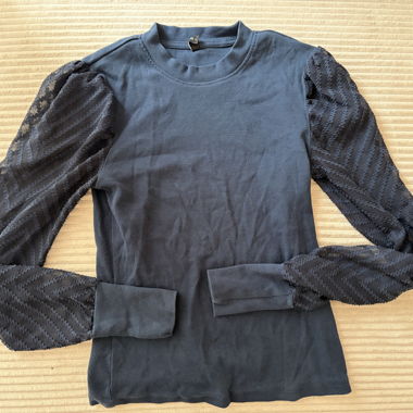 Top blu a maniche lunghe