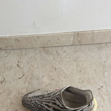 Yeezys Zebra légèrement utilisées