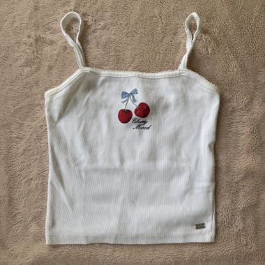 Top avec cerises