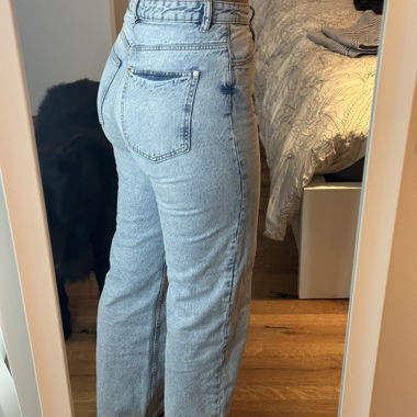 Light Wash Straight Jeans
