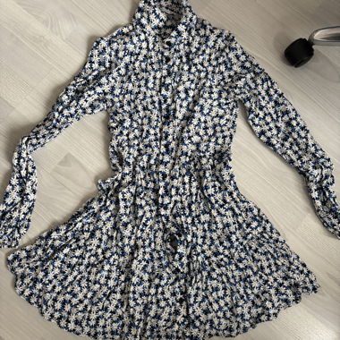 Robe à boutons florale