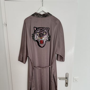 Hochwertiger Kimono aus Seide (NP 580.-)