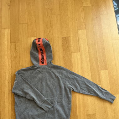 Unser Armour Hoodie