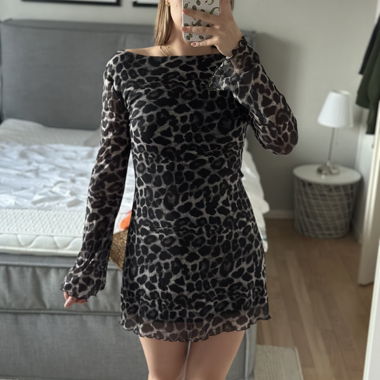 Kurzkleid mit Leopardenmuster