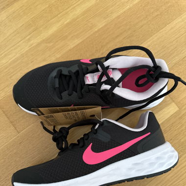 Nike Schuhe, neu & ungetragen