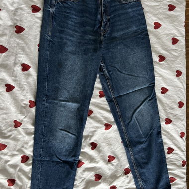 ZARA dunkelblaue Denim-Mom-Jeans