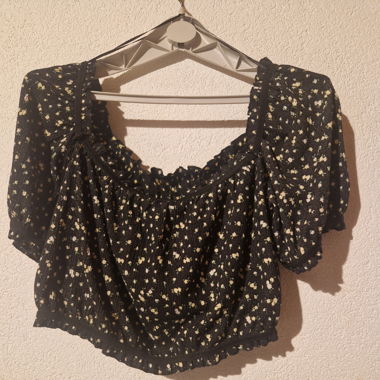 Crop top nero con disegni gialli