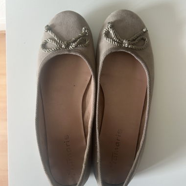 Belles ballerines beiges avec nœud