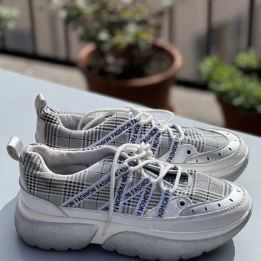 Sneakers allacciate a quadri