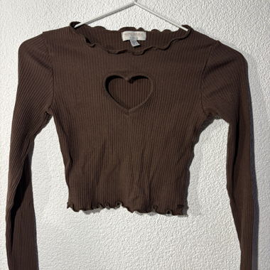 Braunes Herz-Ripp-Top