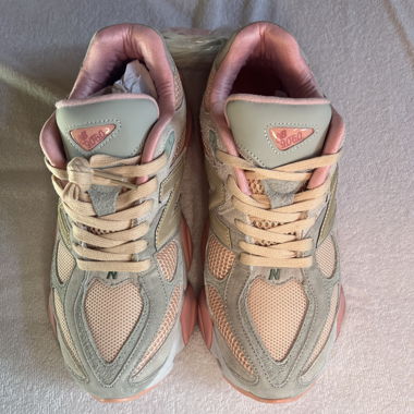 NEW BALANCE 9060 ROSE & VERT PASTEL - TAILLE 43 EU
