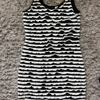 Kleines Rüschenkleid
