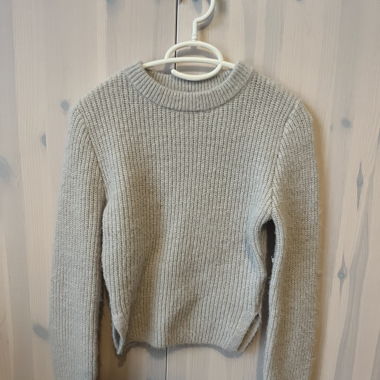 knit sweater/long sleeve