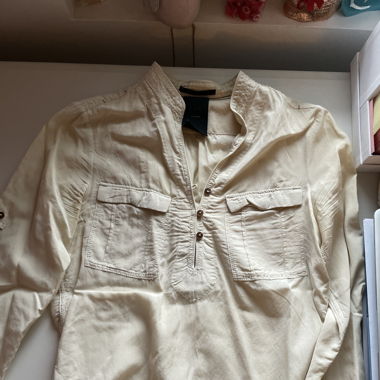 Weissgelbe Bluse