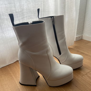 White boots with platform heel