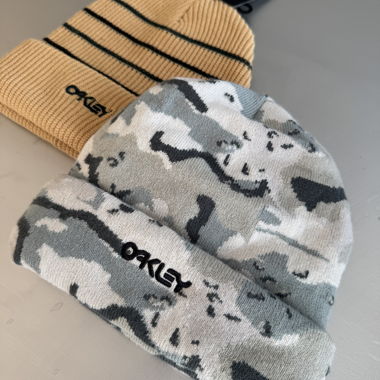 Lot - 2 bonnets Oakley