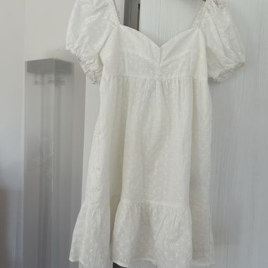 Robe blanche brodee