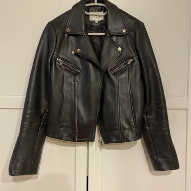 Schwarze Bikerjacke aus Leder