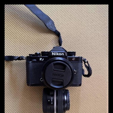 Nikon Zf mit 2 Objektiven