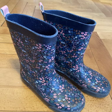 Girls' boots