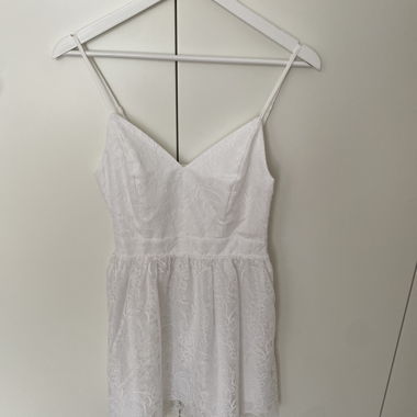 Robe blanche en dentelle