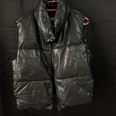 Gilet matelassé en similicuir Zara noir