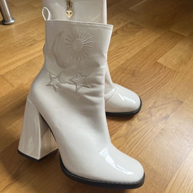 Bottes blanches sorcières