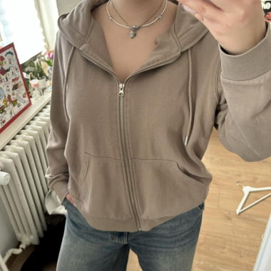 basic beige zip up hoodie⭐️