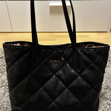 schwarze Guess Tasche