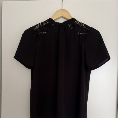 T-Shirt mit Rückenausschnitt