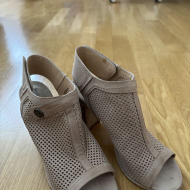 Scarpe con tacco beige